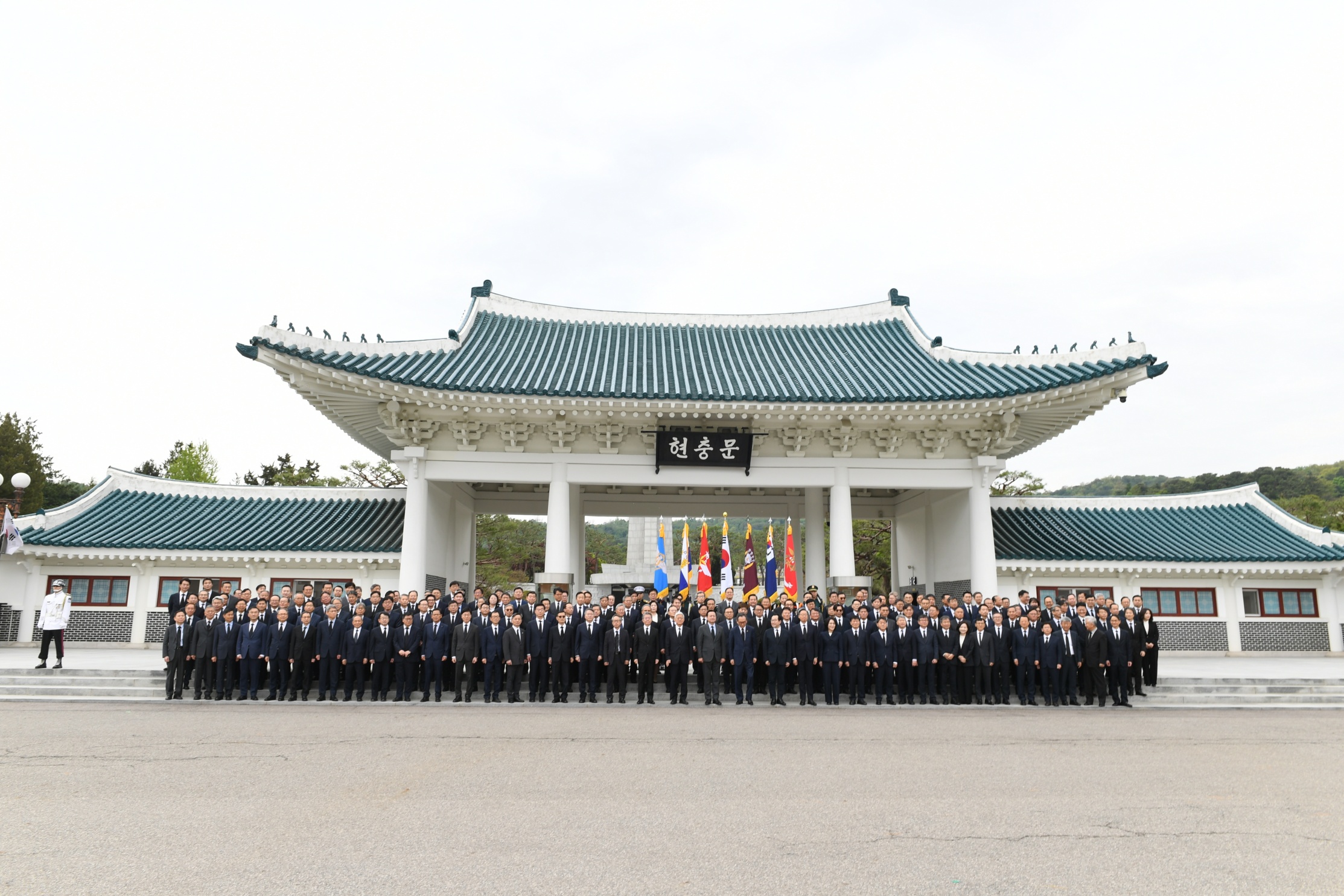 외무부장관 및 재외공관장 참배(2024.4.22.) 첨부 이미지